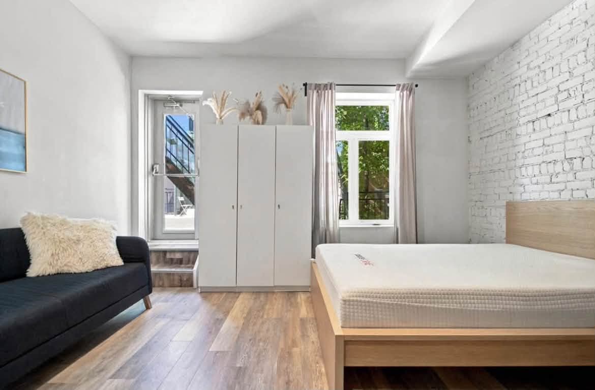 GRAND STUDIO ENTIÈREMENT MEUBLÉ | CENTRE-VILLE DE MONTRÉAL