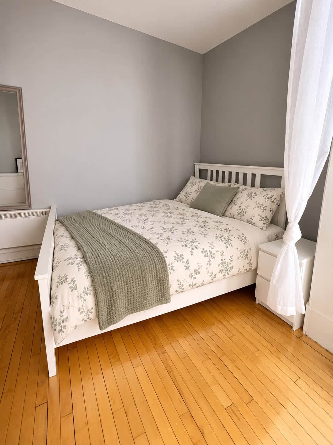 GRAND STUDIO MEUBLÉ | 1 290 $ | PRÈS DE McGILL