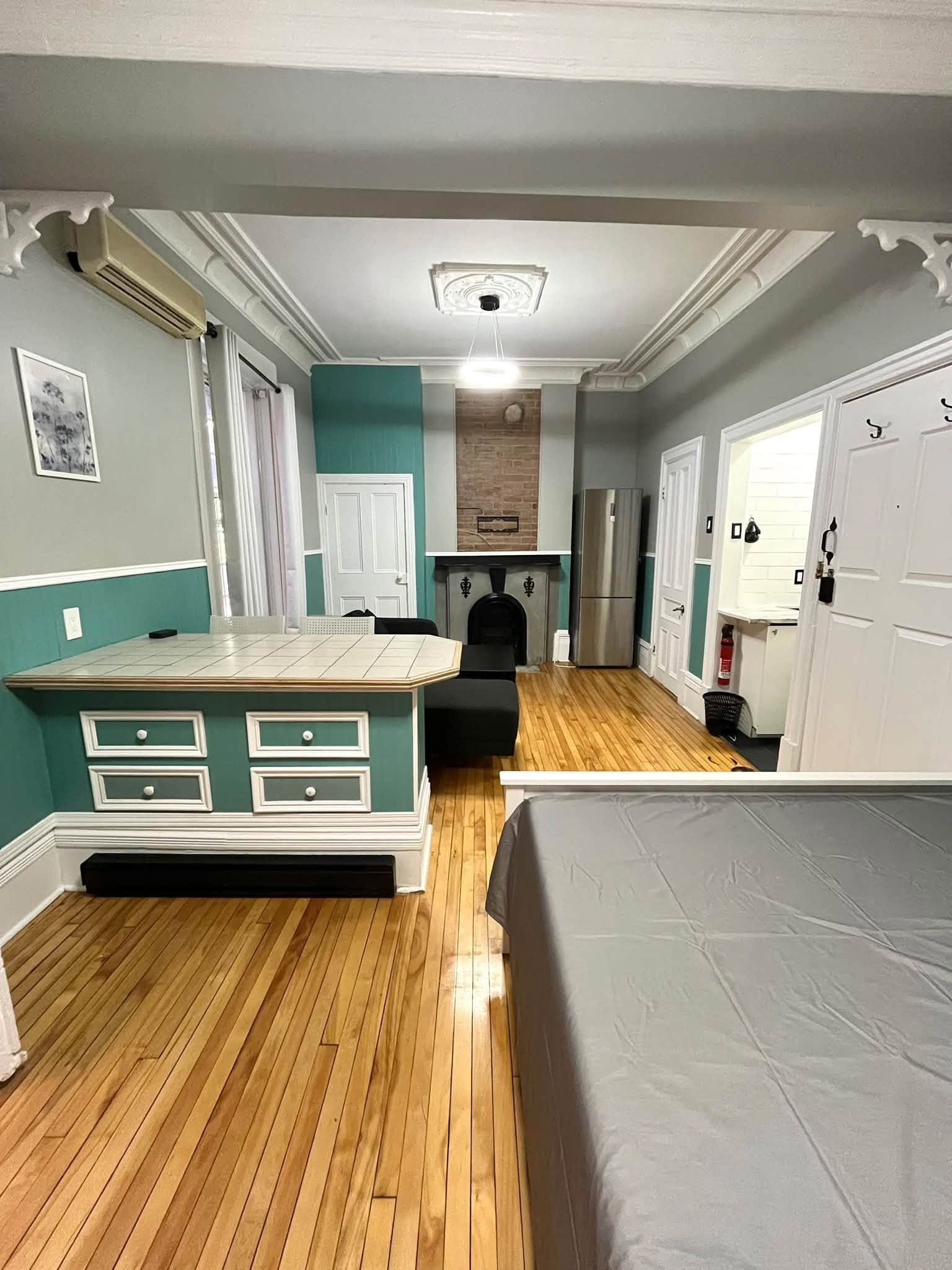 STUDIO MEUBLÉ | 1 249 $ | PRÈS DE McGILL