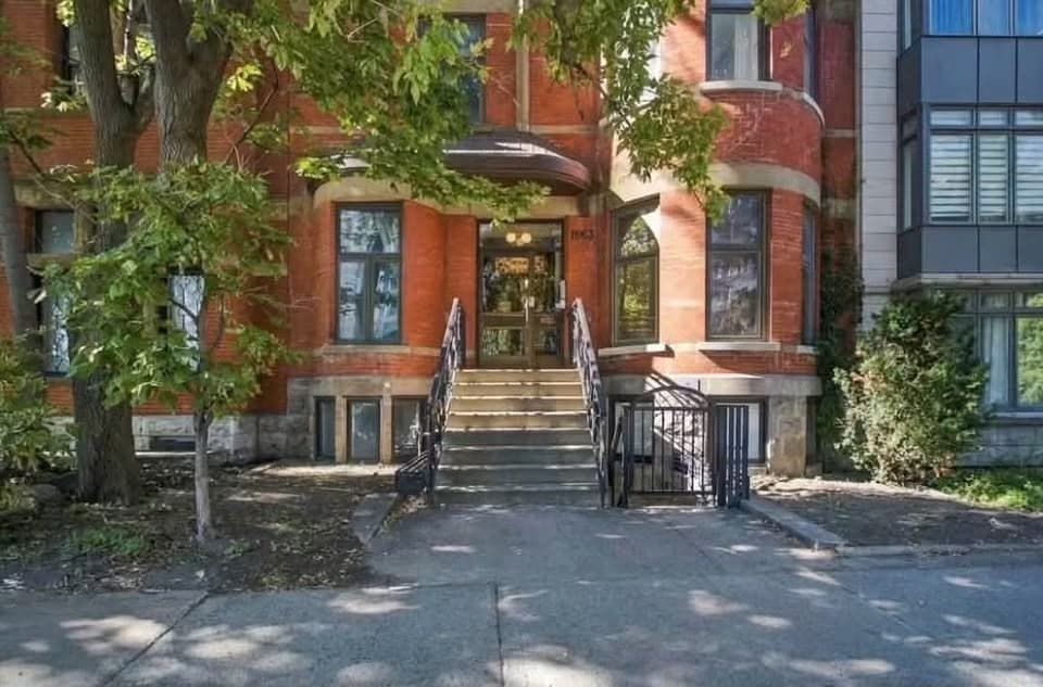 GRAND 4½ | 2 CHAMBRES | 2 SALLES DE BAIN | CENTRE-VILLE